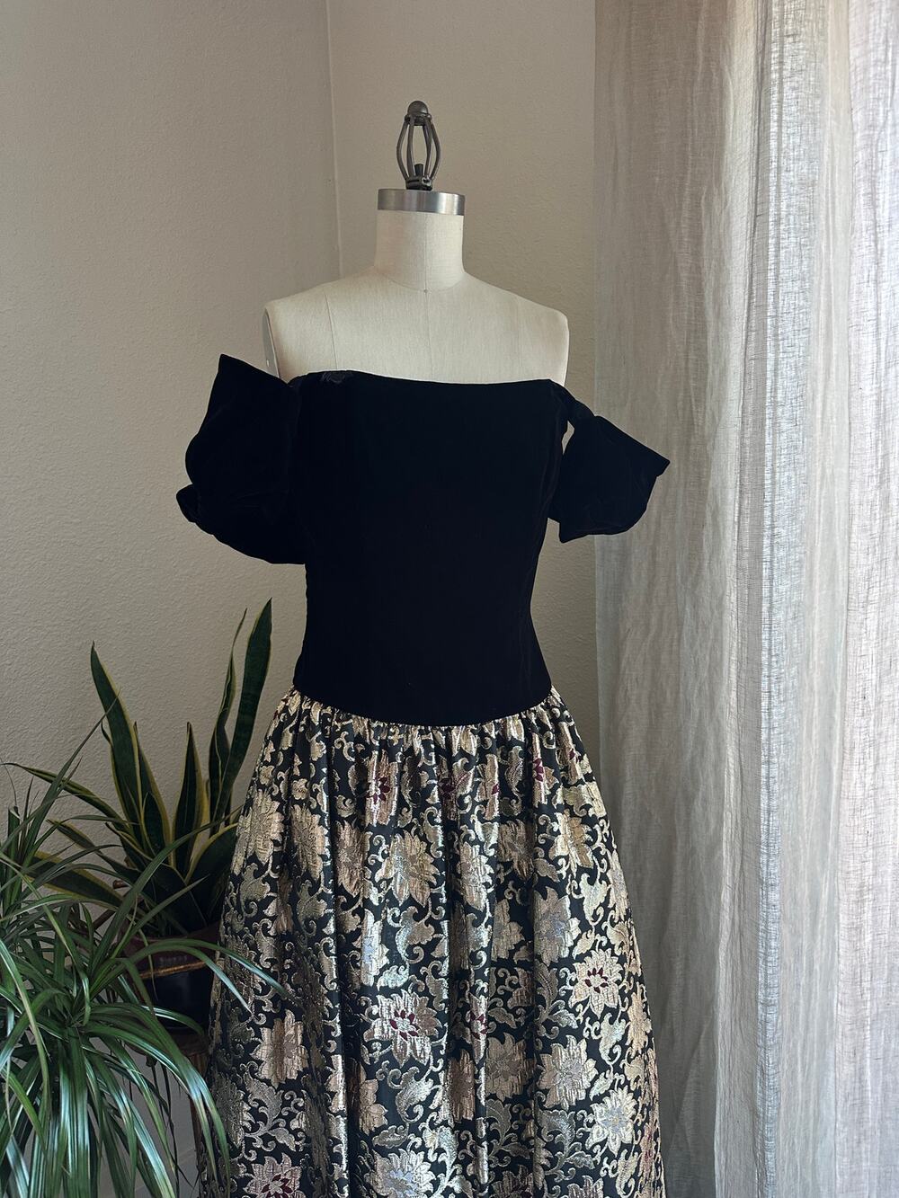 Jessica McClintock Women’s 10 Dress Black Velvet Brocade Evening Puff Bow Sleeve